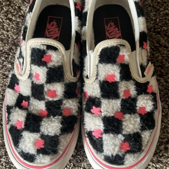 Checker Vans - Picture 2 of 5